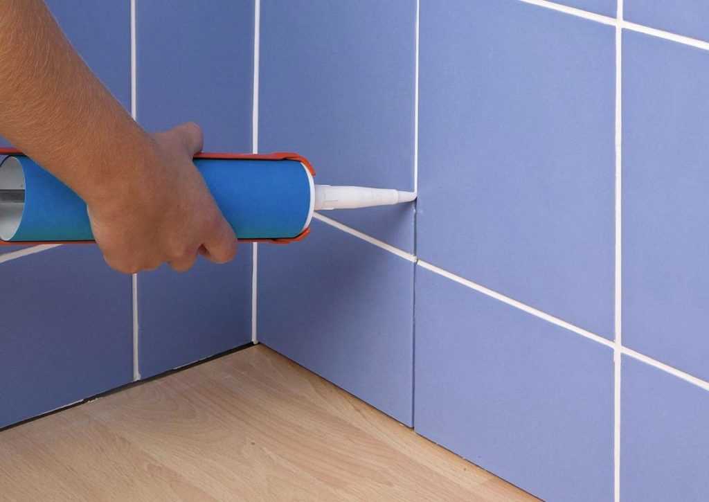 Как убрать старый герметик в ванной? как удалить присохшие остатки с плитки, как очистить и чем отмыть, как быстро снять герметик в домашних условиях