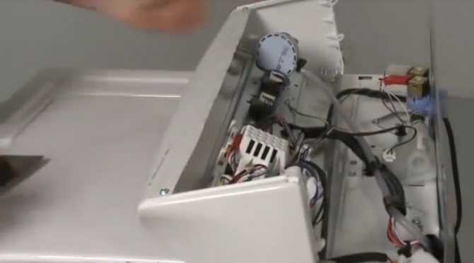 Как почистить фильтр в стиральной машине электролюкс: где находится деталь в стиралке electrolux с вертикальной и горизонтальной загрузкой, как провести чистку?