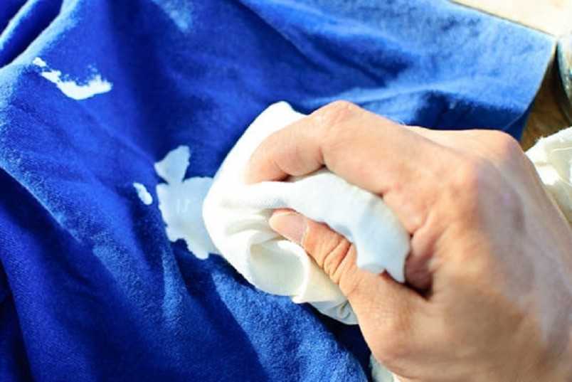 Как отмыть засохшую краску с одежды: чем вывести старые пятна, народные и химические способы