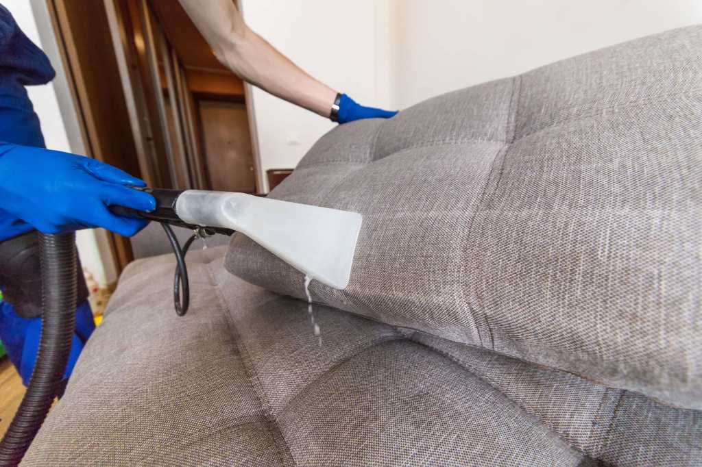 Как почистить диван в домашних условиях: советы домохозяек