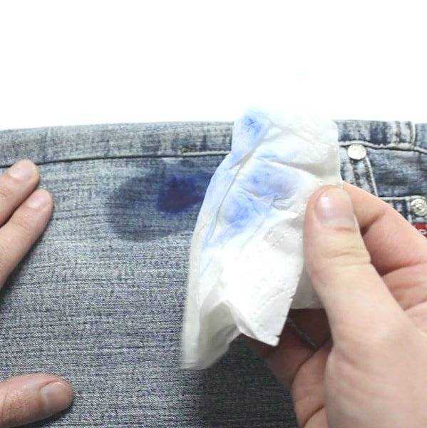 Чем отстирать корректор с одежды (23 фото)? как оттереть пятно от замазки или штриха с брюк, пиджака и другой одежды в домашних условиях