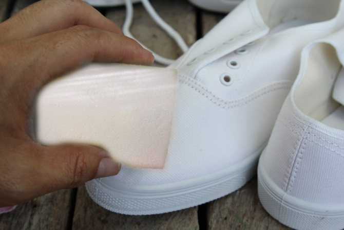 Как стирать носки в домашних условиях, особенности для разных материалов, ручной и машинный способы, как отстирать белые носки