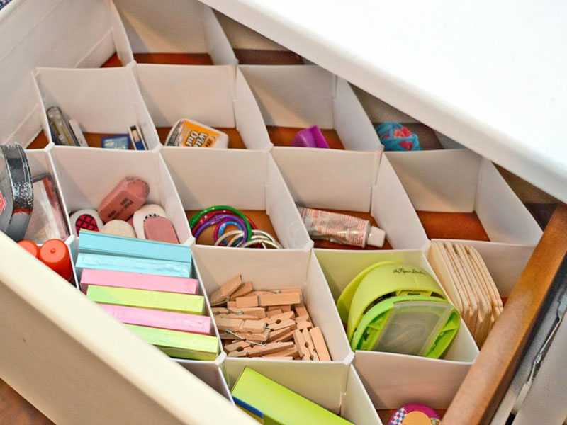 Плетеные коробки для хранения вещей, продуктов, белья, игрушек и так далее: назначение и применение, плюсы и минусы, правила выбора и эксплуатации