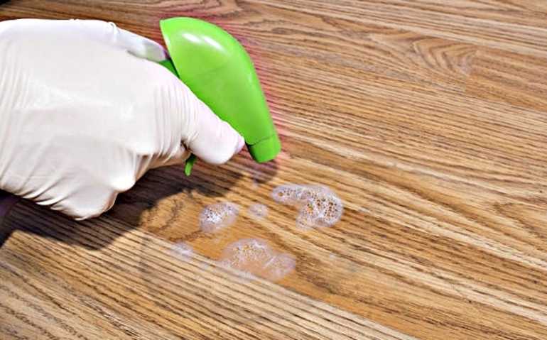 Как отмыть зеленку с линолеума в домашних условиях: чем можно убрать пятно, как очистить покрытие народными средствами, удалить след бытовой химией?