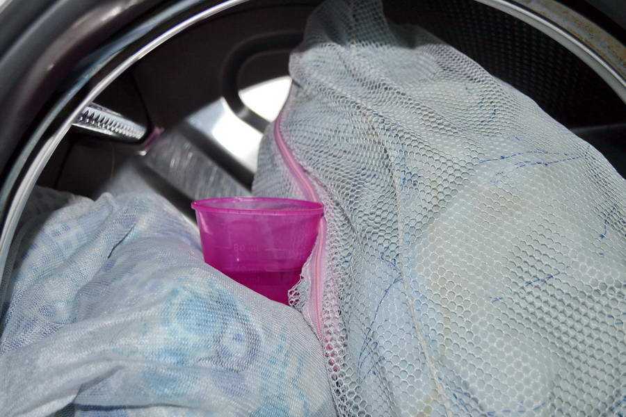 Как постирать подушку из холлофайбера в стиральной машине и не испортить её