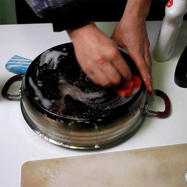 Чугунная сковорода: очистить от многолетнего нагара и ржавчины
