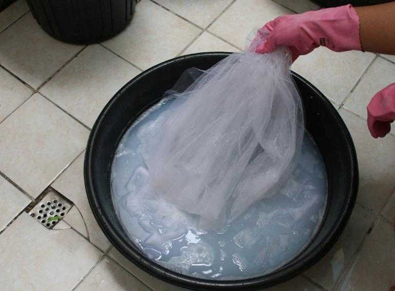 Как стирать тюль, чтобы была белая: соль, перекись и эффективные способы | уход и стирка | mattrasik.ru
