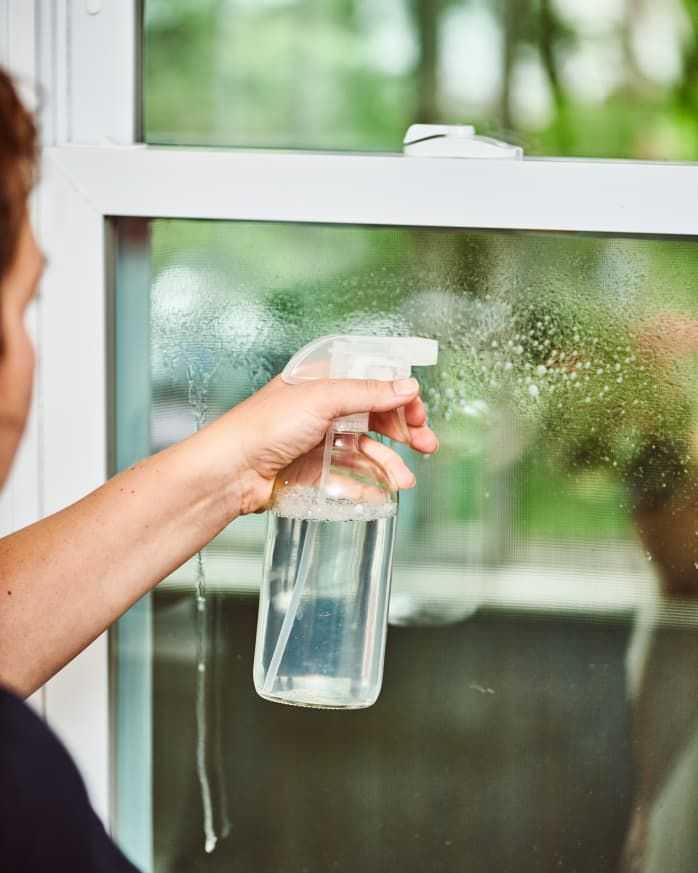 Чем отмыть оконные стекла: средства, инструкция по очистке