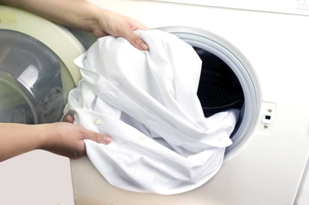 Как отбелить махровый халат в домашних условиях. как отбелить белые вещи (видео). отбеливаем медицинский халат