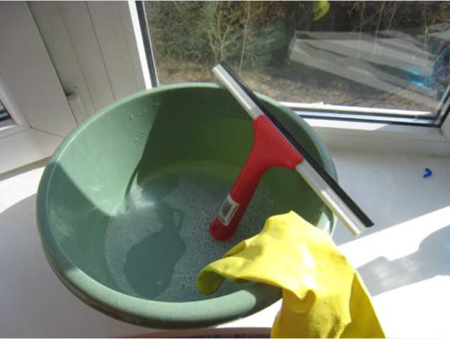 Чем правильно мыть окна, чтобы они оставались без разводов