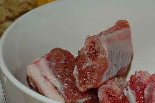 Как убрать кислый запах мяса. что делать, если мясо задохнулось: убираем запах с курицы, свинины, баранины