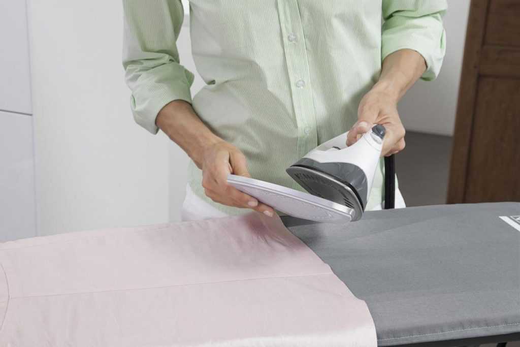 Как гладить шелк (натуральный и искусственный) утюгом и не только: правила глажки шелковых вещей