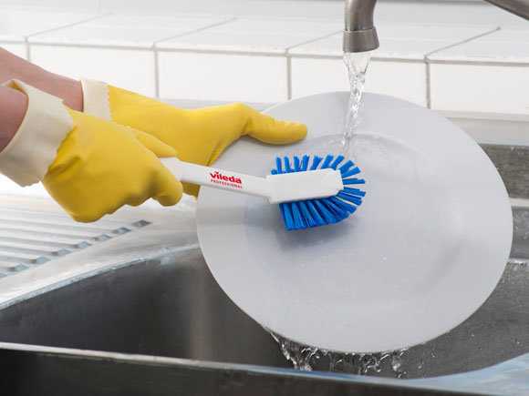 В этой статье поговорим о губках для мытья посуды: их разновидностях (экологичные, джутовые, натуральные, целлюлозные, поролоновые, пластиковые, антибактериальные, с ручкой), ценах, размерах, вреде для здоровья, чем лучше мыть, какой стороной и так далее