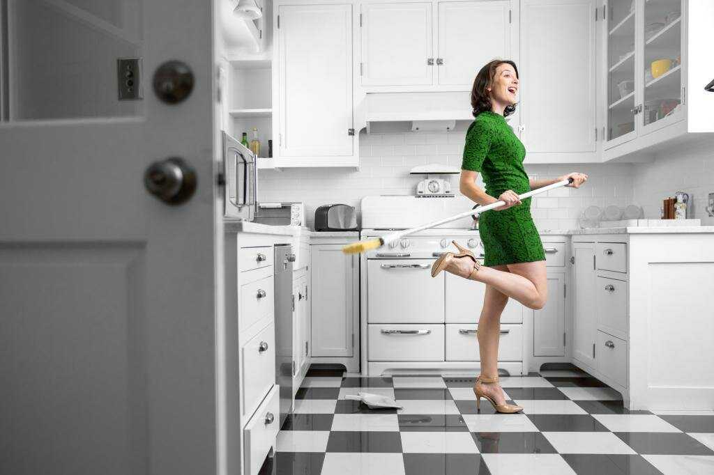 Уход за глянцевой кухней: «неряшливый» топ-3, как помыть от пятен, жира и разводов, убрать царапины на лакированных фасадах