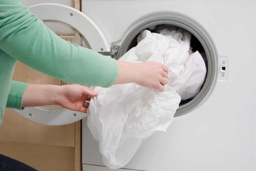 Можно ли и как необходимо стирать бюстгальтер с косточками в стиральной машине-автомат или руками?