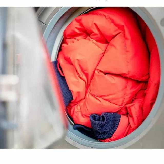 Как стирать куртку с мембраной в стиральной машине и вручную: советы