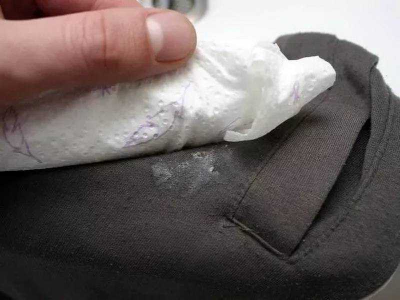 Как почистить замшу? 33 фото  как отчистить замшевые изделия от грязи в домашних условиях, чем стирать куртку и светлый берет из искусственной замши