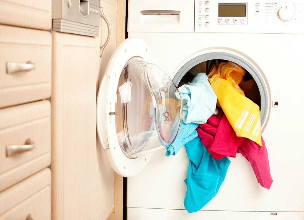 Можно ли стирать белое с серым в стиральной машине, как правильно это делать, как сушить после стирки: ответы на вопросы