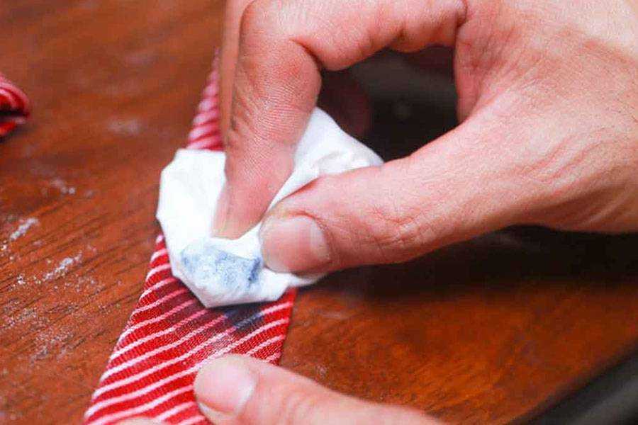 Как стирать галстук в домашних условиях: вручную, в стиральной машине