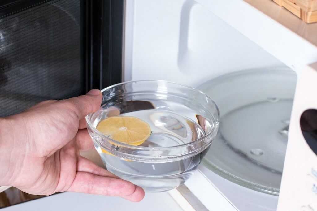 Как почистить микроволновку лимоном внутри от жира в домашних условиях