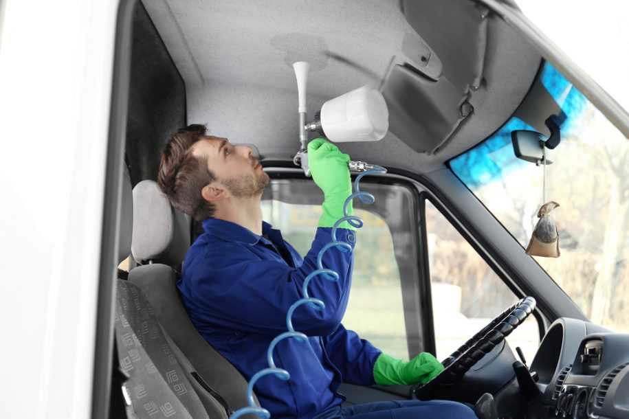 Как убрать запах в салоне автомобиля самостоятельно: способы устранения неприятных ароматов мовиля, молока и т.д. в машине