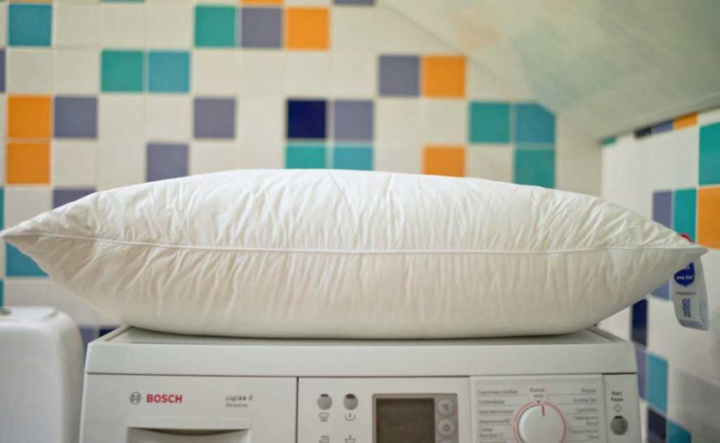 Как постирать подушки из холлофайбера с помощью стиральной машины и не испортить изделия?