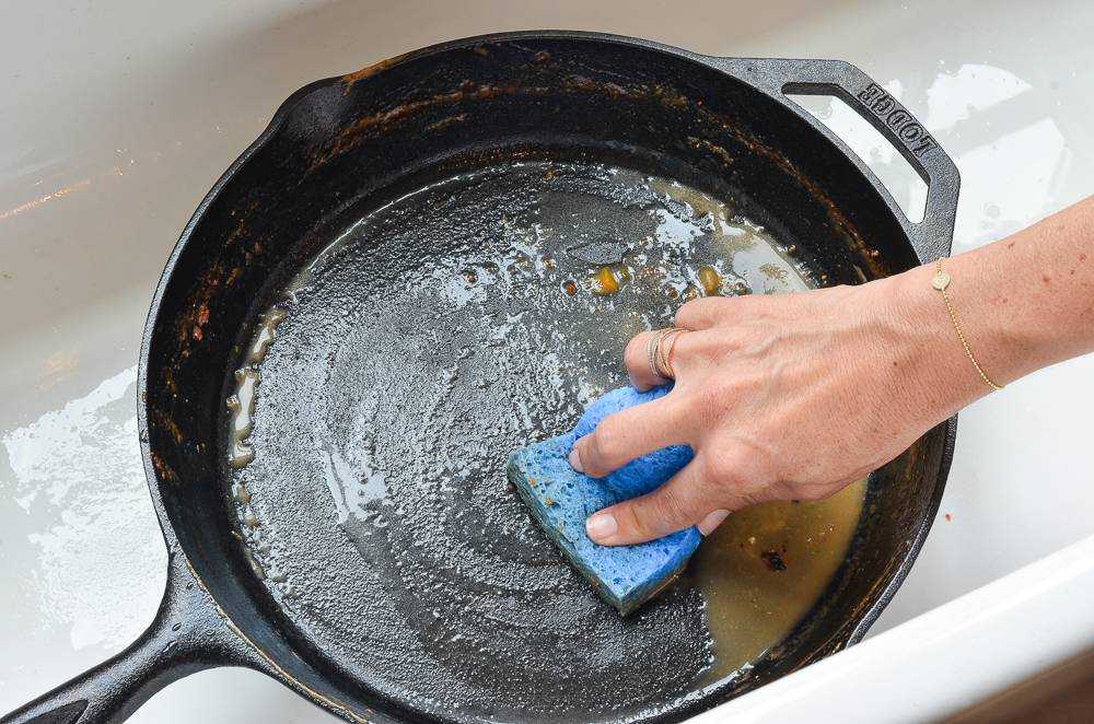 Рецепты и способы, как быстро и эффективно очистить чугунную сковороду от ржавчины