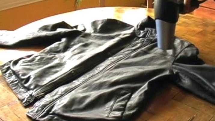 Как разгладить экокожу на куртке в домашних условиях, чем можно погладить изделие без утюга, чтобы не испортить его?