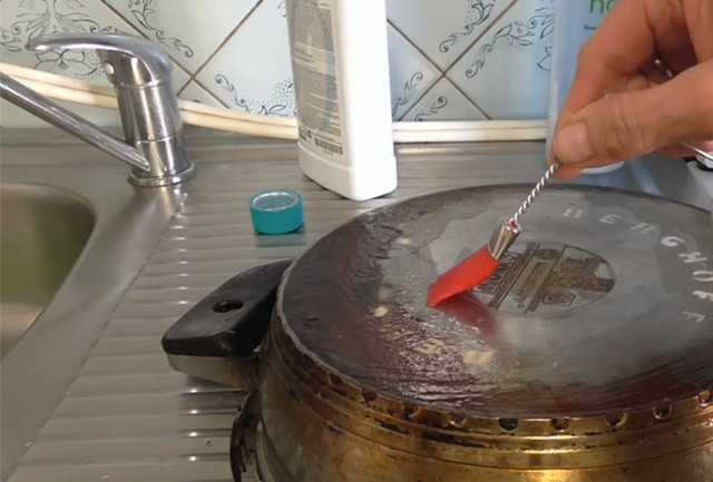 Как отмыть пригоревшую кастрюлю из нержавейки, алюминия и эмалированную народными средствами
