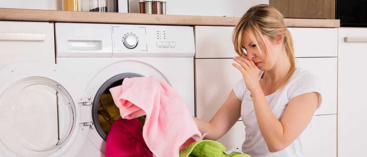 Неприятный запах из стиральной машины автомат: как избавиться?
