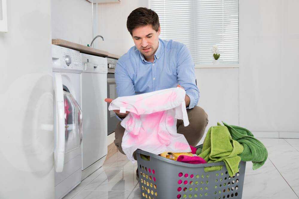 Как отстирать полинявшие вещи в домашних условиях: обзор методов