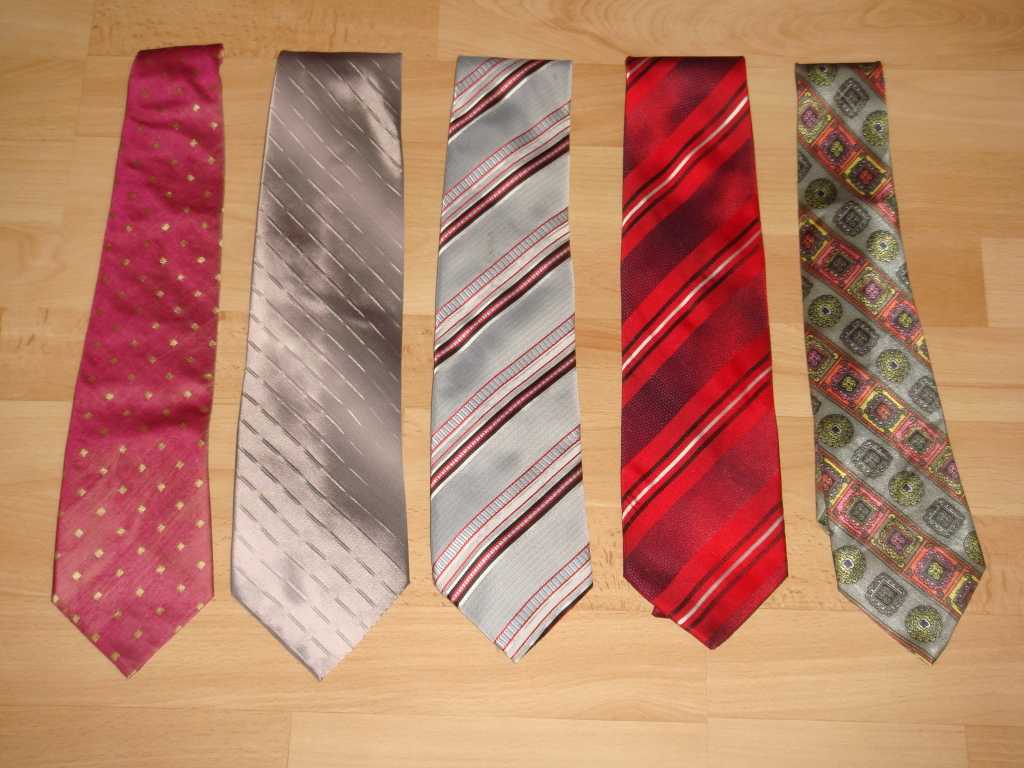 Как стирать галстук в домашних условиях, почистить и гладить мужской аксессуар