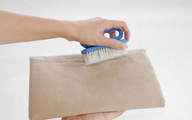 Как и чем почистить замшевую сумку в домашних условиях