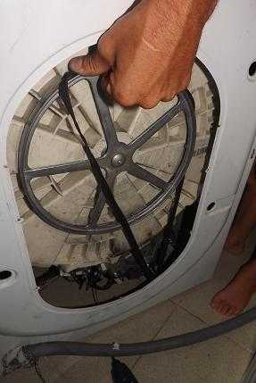 Почему стиральная машина бош гремит и стучит при отжиме, что делать?