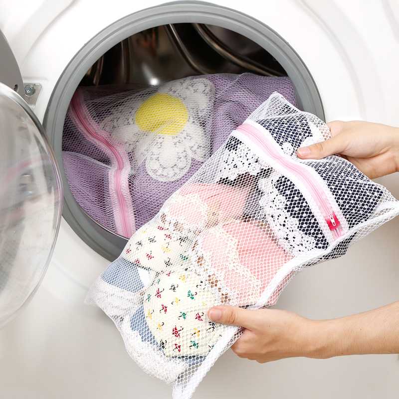 Как стирать нижнее белье правильно: вручную и в стиральной машине-автомат, при какой температуре, в мешочке или без, нужно ли гладить?