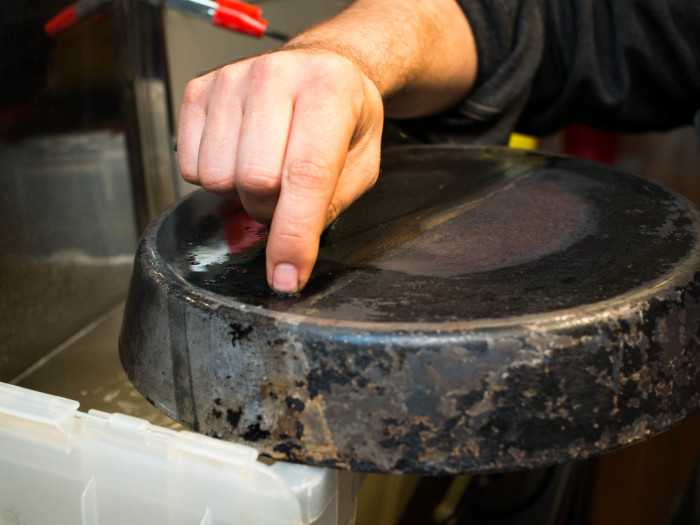 Как убрать ржавчину: как можно быстро удалить, чем лучше обработать и почистить железо, отмыть и оттереть другие поверхности?