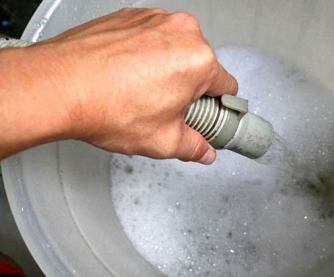 Если вас интересует, почему стиральная машина Бош не набирает воду, необходимо знать причины, по которым в стиралку не поступает вода, а также как провести диагностику и устранить неполадки в работе