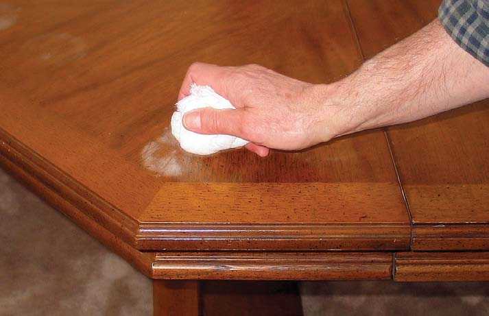 Как безопасно оттереть супер клей от стола, деревянной мебели
