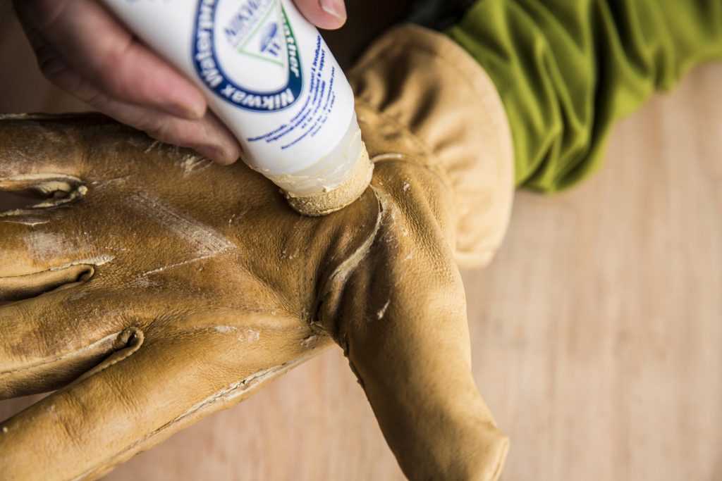 Узнайте как стирать кожаные штаны, чтобы не навредить ткани и вывести все возможные загрязнения Какие средства можно использовать, а какие находятся под