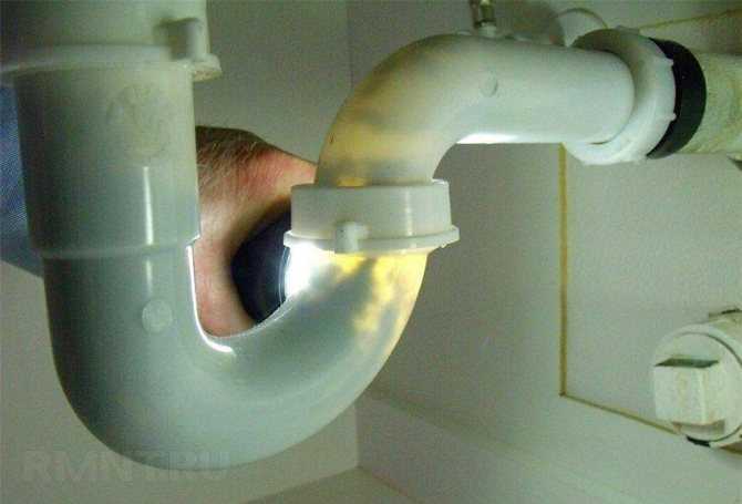 Как устранить запах из труб в ванной: причины, 15 лучших химических и народных способов