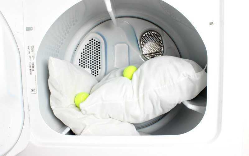 Как правильно стирать постельное белье в стиральной машине и вручную?