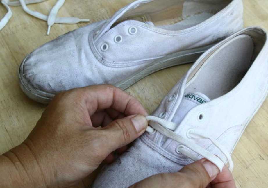 Как убрать желтизну с белых кроссовок после стирки
