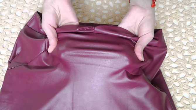 Как разгладить кожу в домашних условиях: можно ли гладить утюгом мятые натуральные и искусственные кожаные вещи?