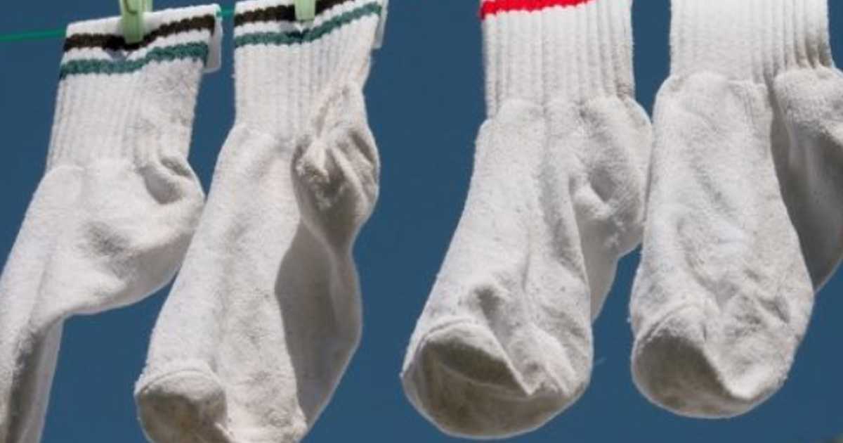 Как отстирать носки: в стиральной машине и вручную, от грязи