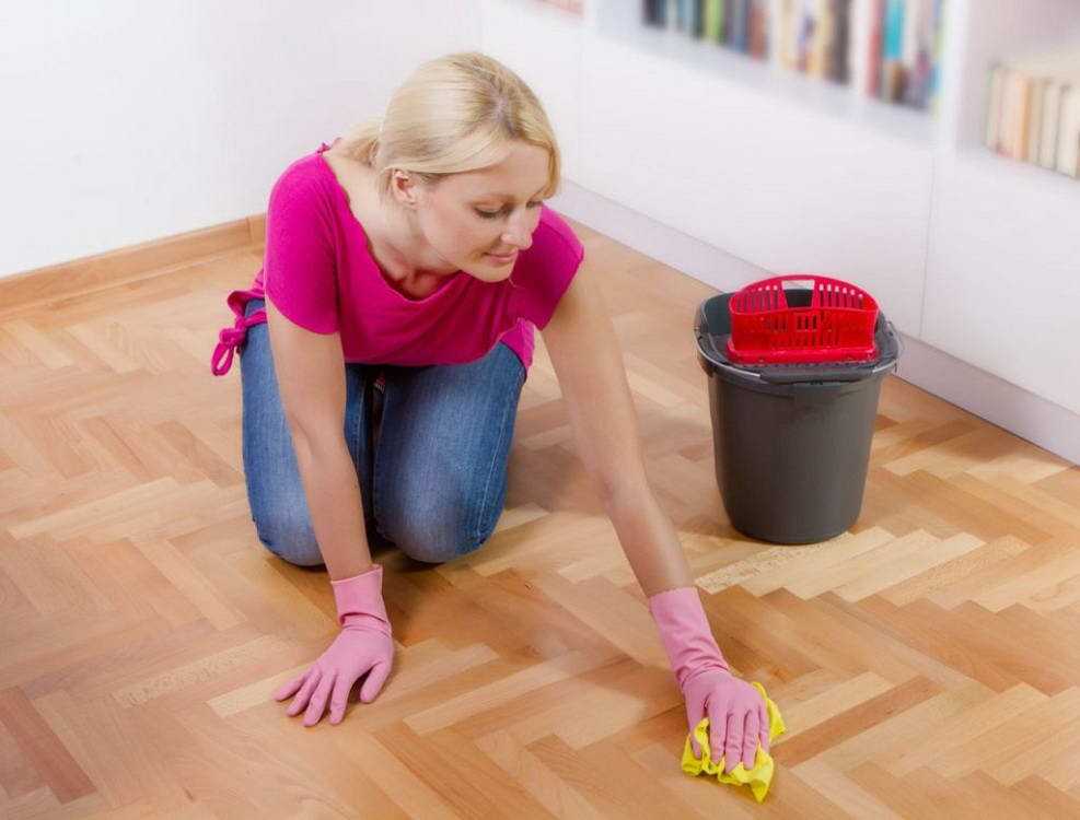 Сначала пылесосить или мыть пол: рекомендации специалистов клининга, что делать в первую и вторую очередь для наиболее качественной уборки