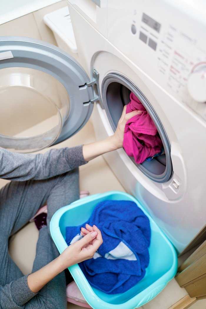 Как стирать вискозу: можно ли в стиральной машине, при какой температуре, дает ли ткань усадку после стирки в горячей воде или растягивается?