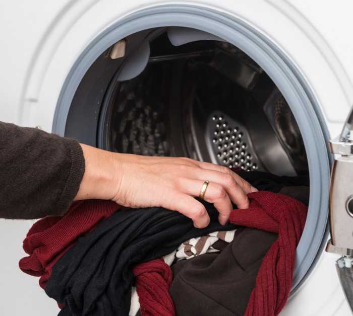 Как постирать пиджак в домашних условиях, можно ли стирать в стиральной машине?