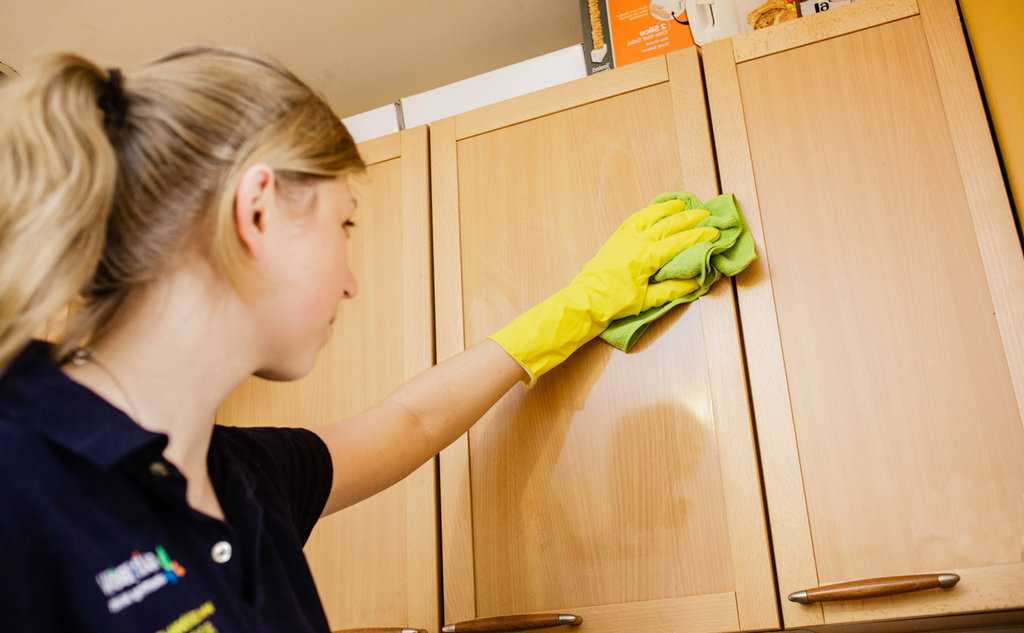 Как часто нужно пылесосить и мыть полы в квартире в разных комнатах — описываем со всех сторон
