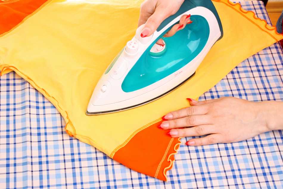 Чем и как быстро вывести жирное пятно с одежды из разных тканей в домашних условиях