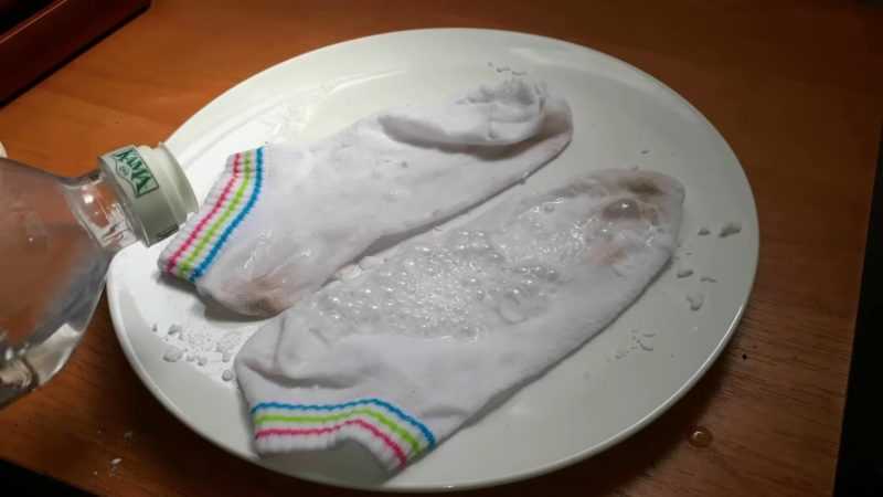 Пошаговая инструкция, как отстирать белые носки в домашних условиях руками без использования машинки